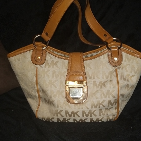 Michael Kors Handbags - MICHAEL KORS PURSE